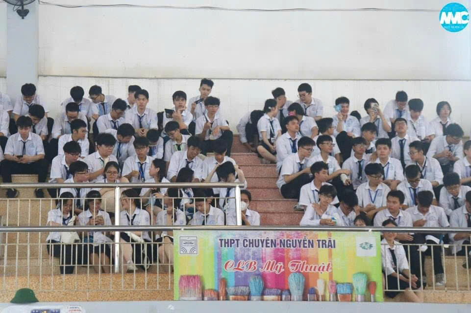 Nhấn để phóng to